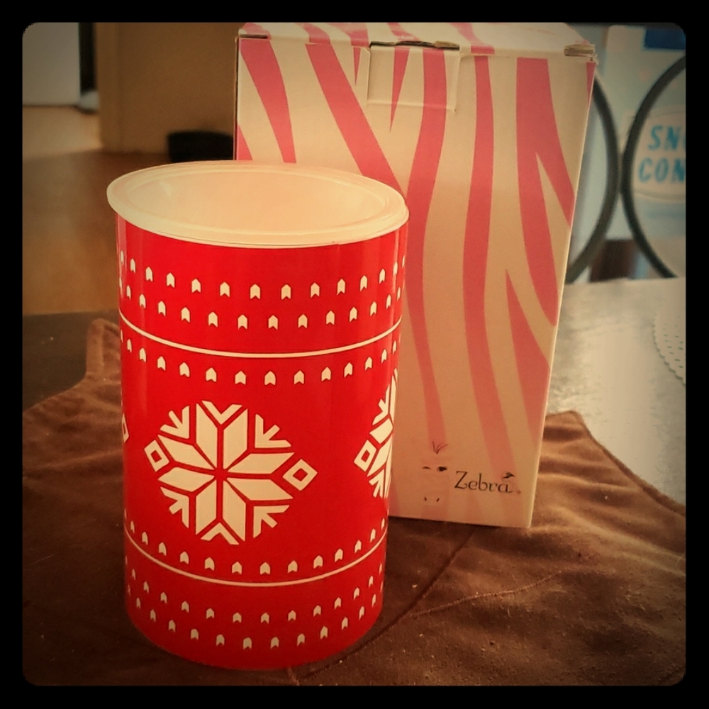 Pink Zebra The Snowflake Simmering Light